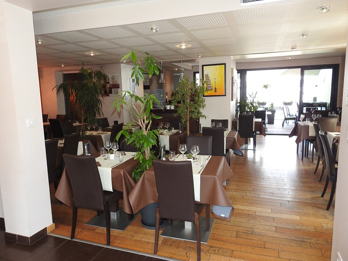 Pièce jointe Salle de restauration 1er étage 1.jpg